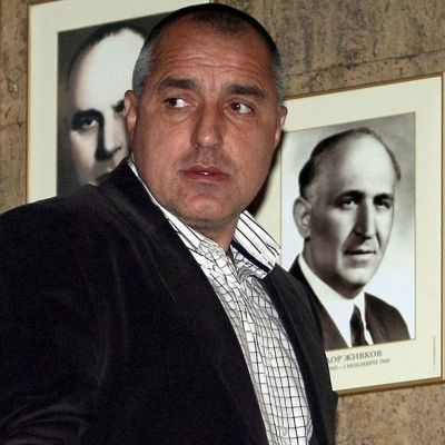 И при Живков, и днес, най-големите изроди, еднокнижници, некадърници и корумпирани типове са начело на държавата.