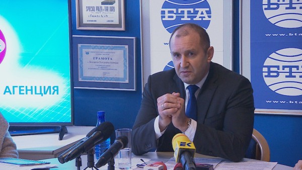 Президентът Радев пита премиера Борисов - дали е ортак с депутата на ДПС Делян Пеевски