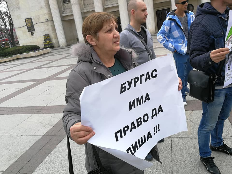 Бургас отстоява правото си да диша с втори граждански протест-снимки