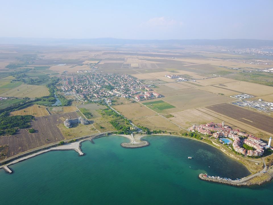 Туристически град или индустриална зона ще бъде Ахелой?
