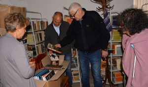 В Ново Паничарево водачът на листата направи дарение от петдесет ценни книги за фонда на местното читалище